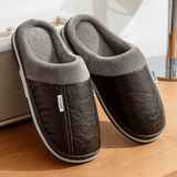 [Compre 1 Leve 2] Pantufla Ortopédica de Cuero – Interior Afelpado [Antiodor]